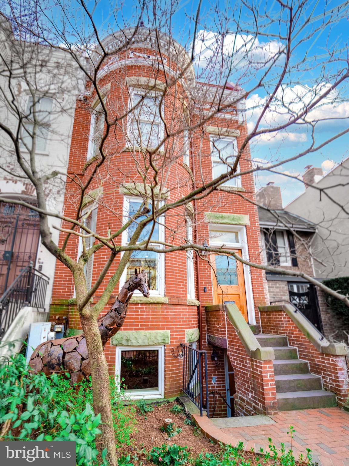 633 A Street Southeast Washington, DC 20003 - Photo 5 of 91 Front facade