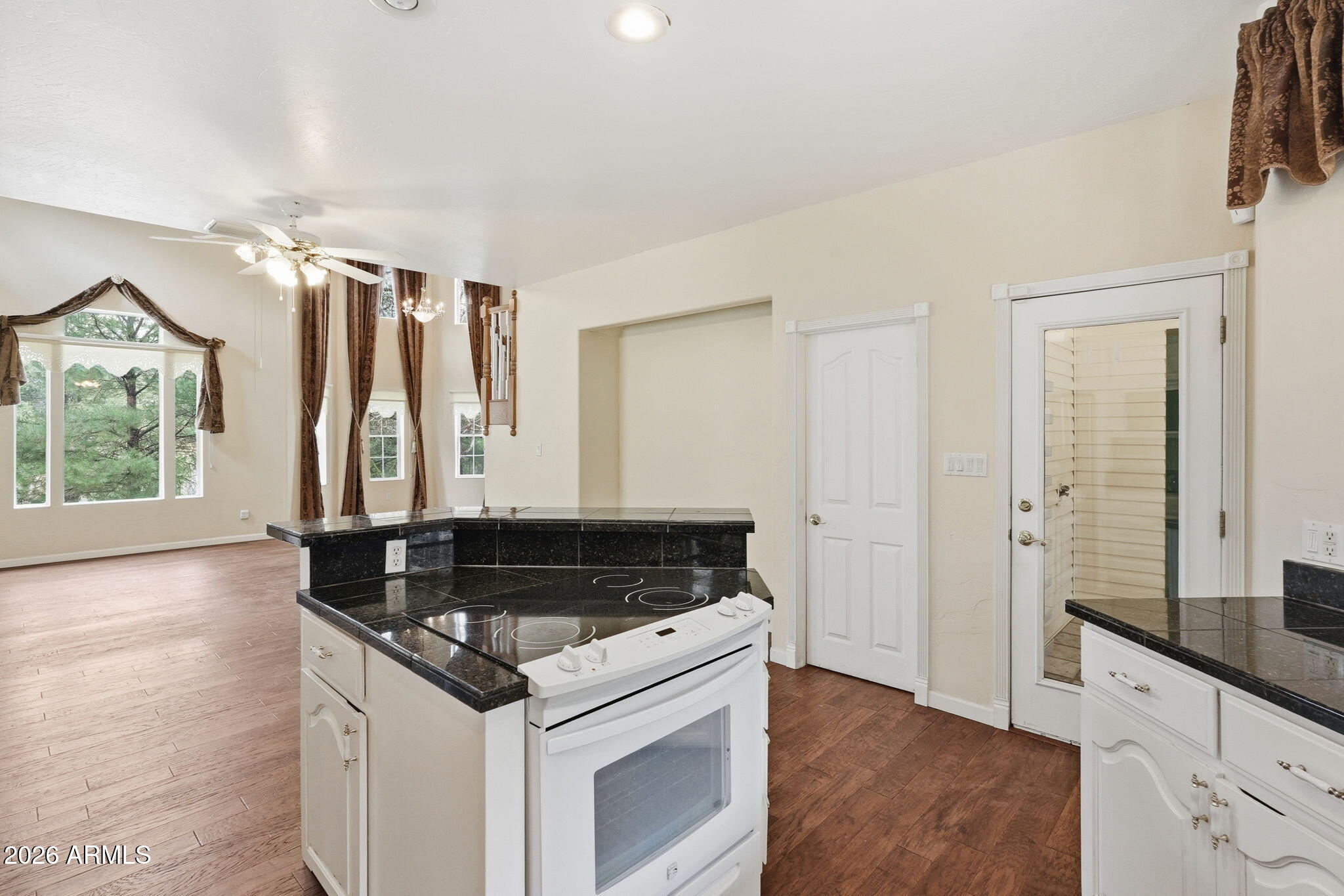 3318 Black Canyon Road Heber, AZ 85928 - Photo 15 of 80 Kitchen