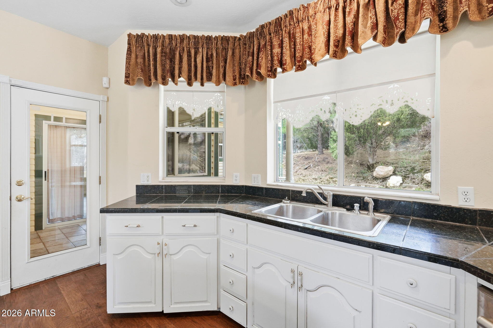 3318 Black Canyon Road Heber, AZ 85928 - Photo 16 of 80 Kitchen