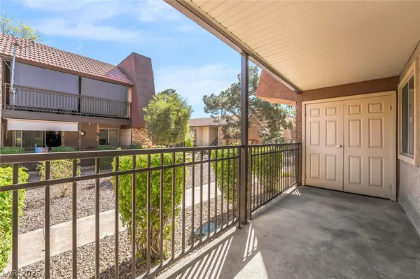 $1,300 | 5062 River Glen Drive, Unit 151, Las Vegas, NV 89103