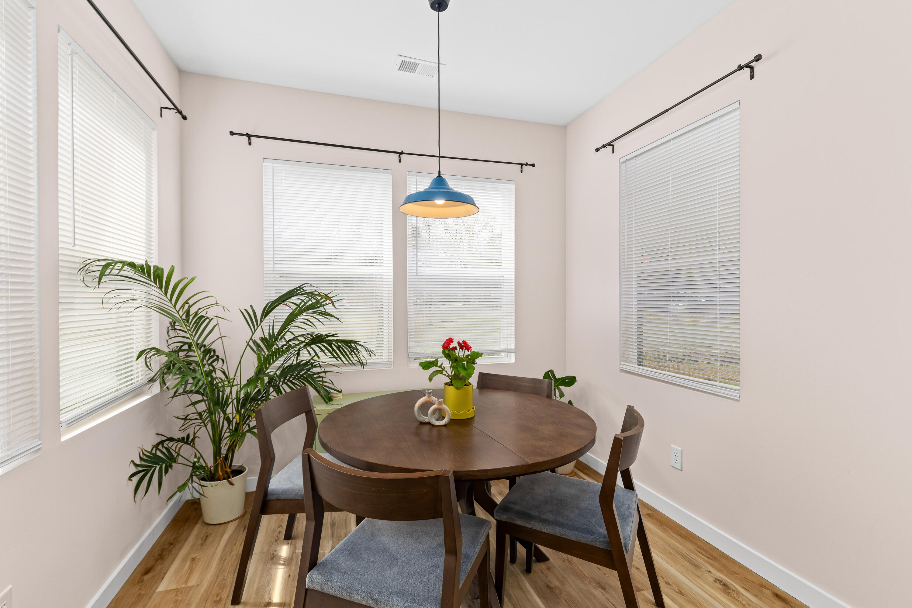 5760 Pilgrim Avenue Hanahan, SC 29410 - Photo 12 of 34 Dining area