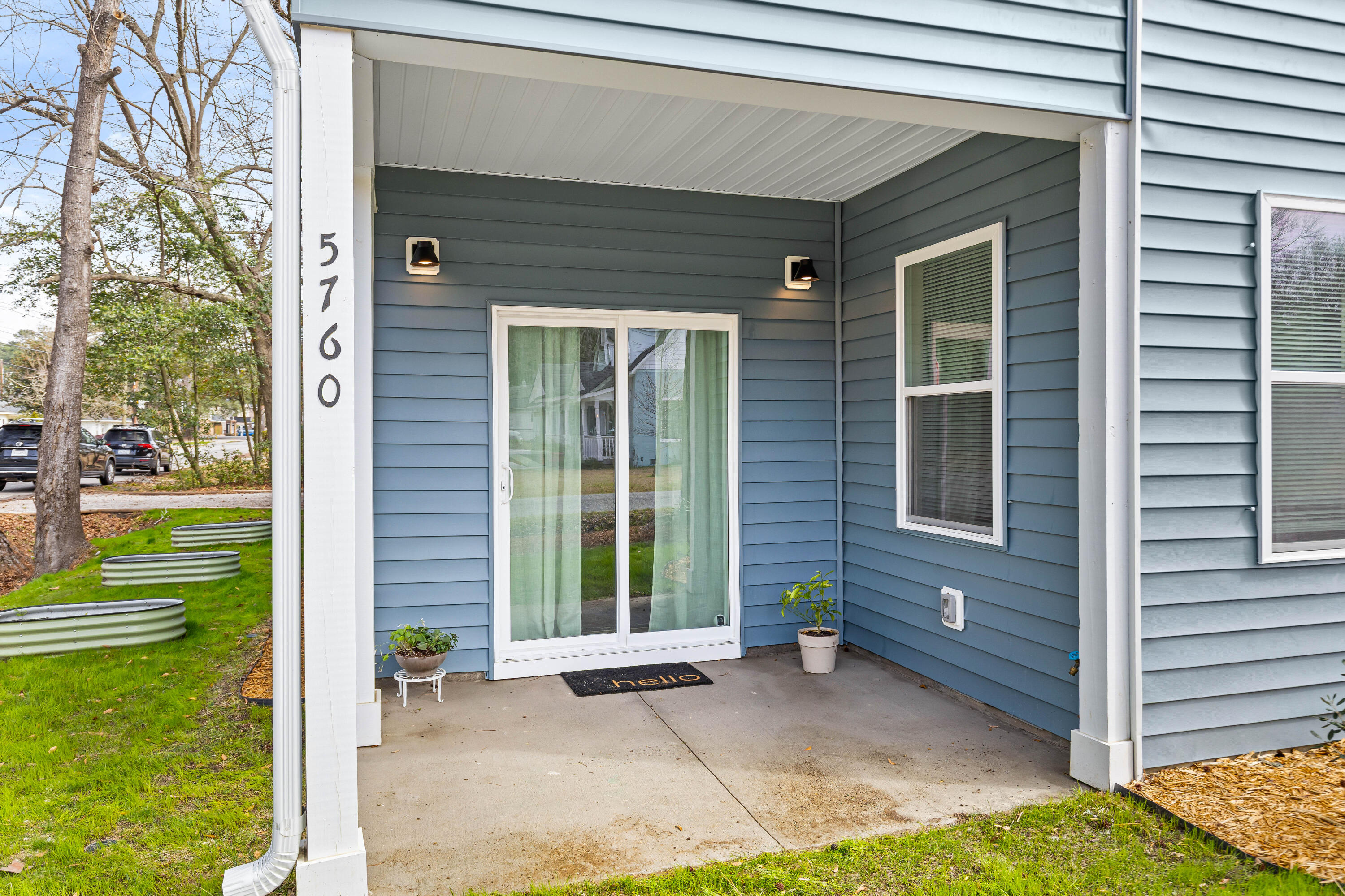 5760 Pilgrim Avenue Hanahan, SC 29410 - Photo 4 of 34 Back patio