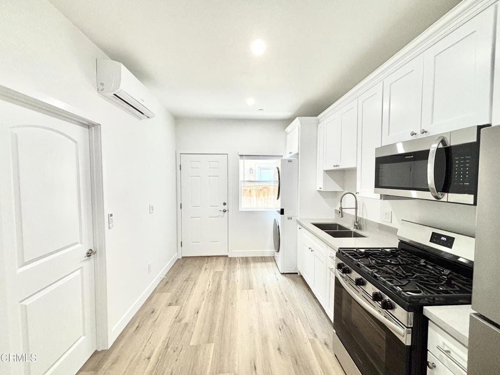 351 Huerta Street, Unit 2 Oxnard, CA 93030 - Photo 5 of 19
