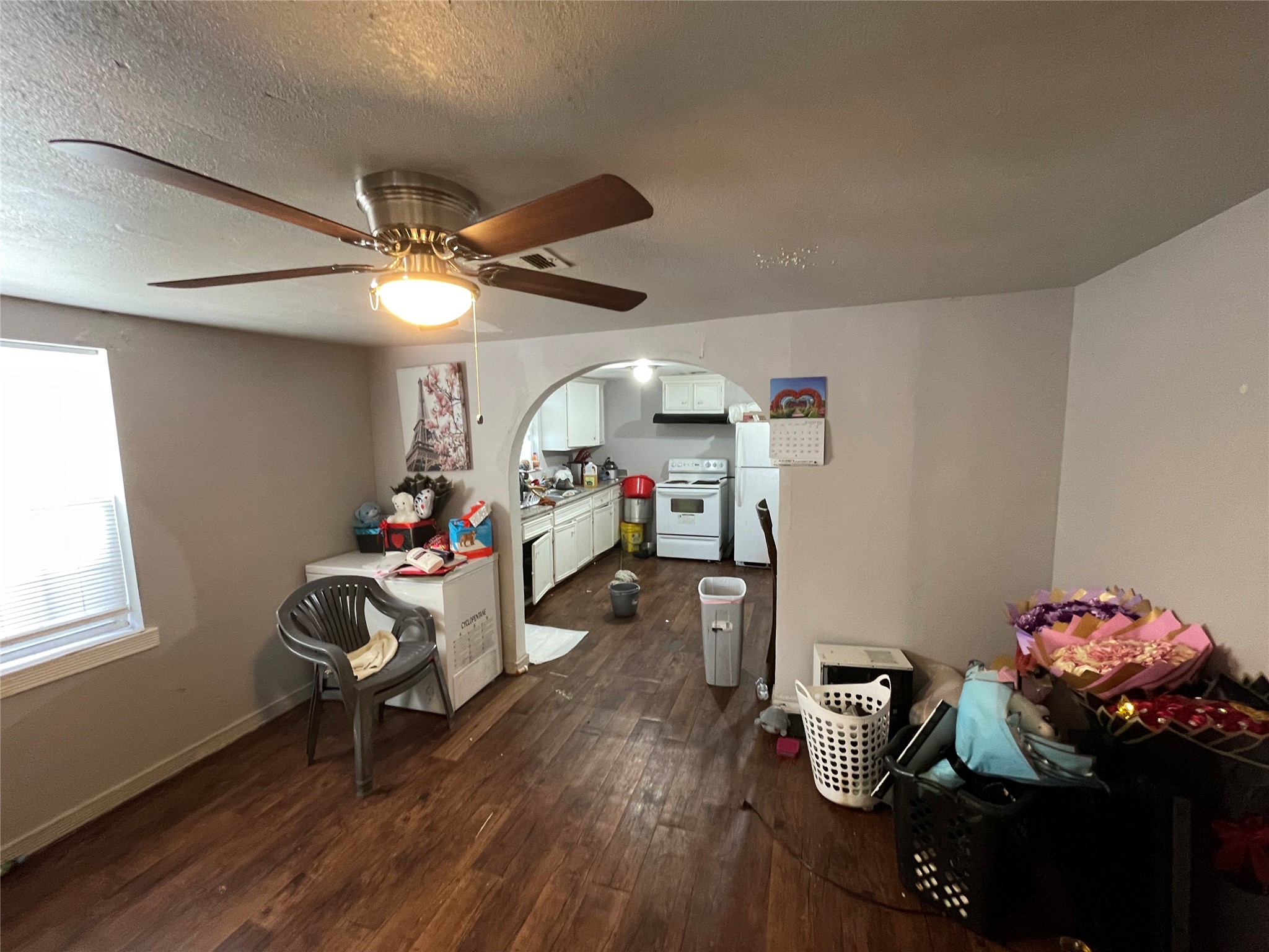 7928 Buchanan Street Houston, TX 77029 - Photo 3 of 25 a living room with furniture and a window