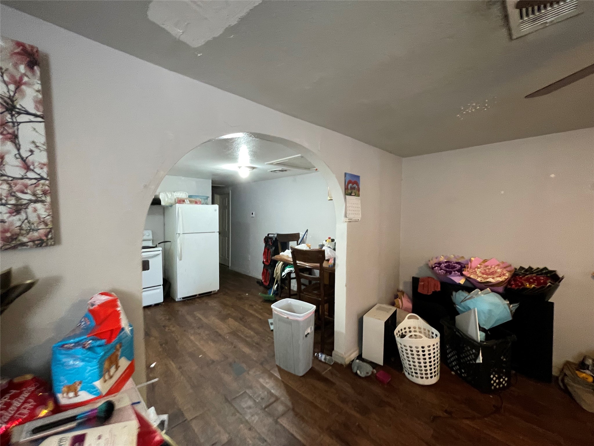 7928 Buchanan Street Houston, TX 77029 - Photo 5 of 25 a room with toys and wooden floor