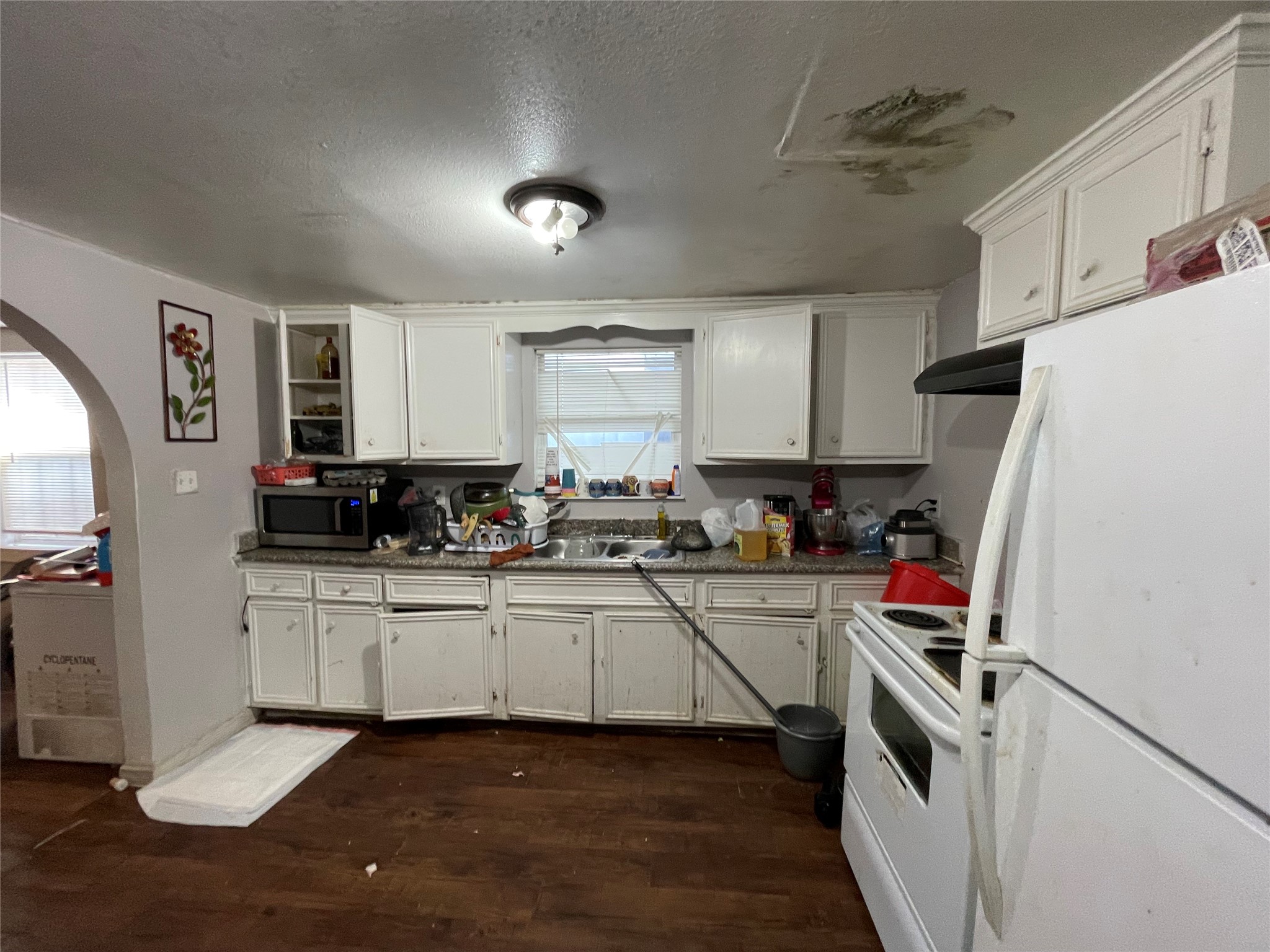 7928 Buchanan Street Houston, TX 77029 - Photo 8 of 25 a kitchen with stainless steel appliances a stove a sink and a refrigerator