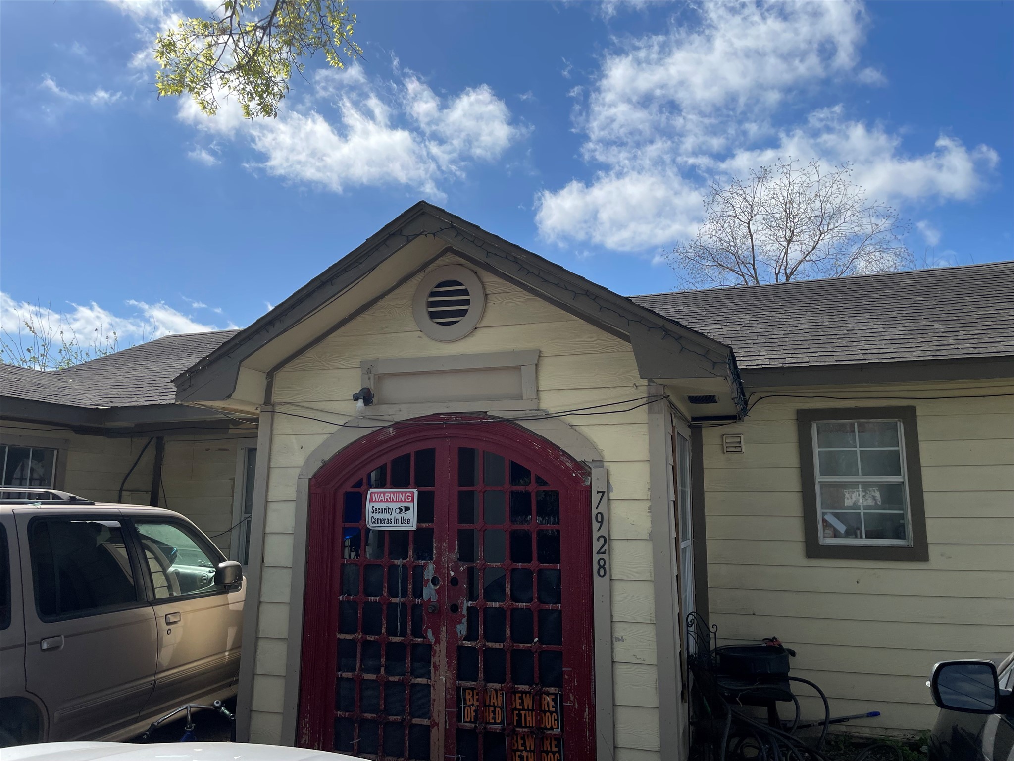 7928 Buchanan Street Houston, TX 77029 - Photo 10 of 25 a view of a car garage