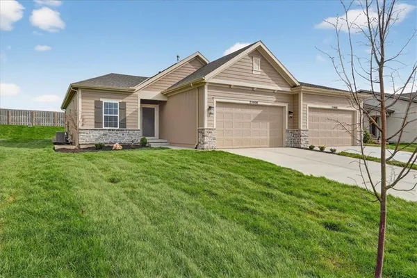 $523,796 | 25050 West 94th Terrace, Lenexa, KS 66227