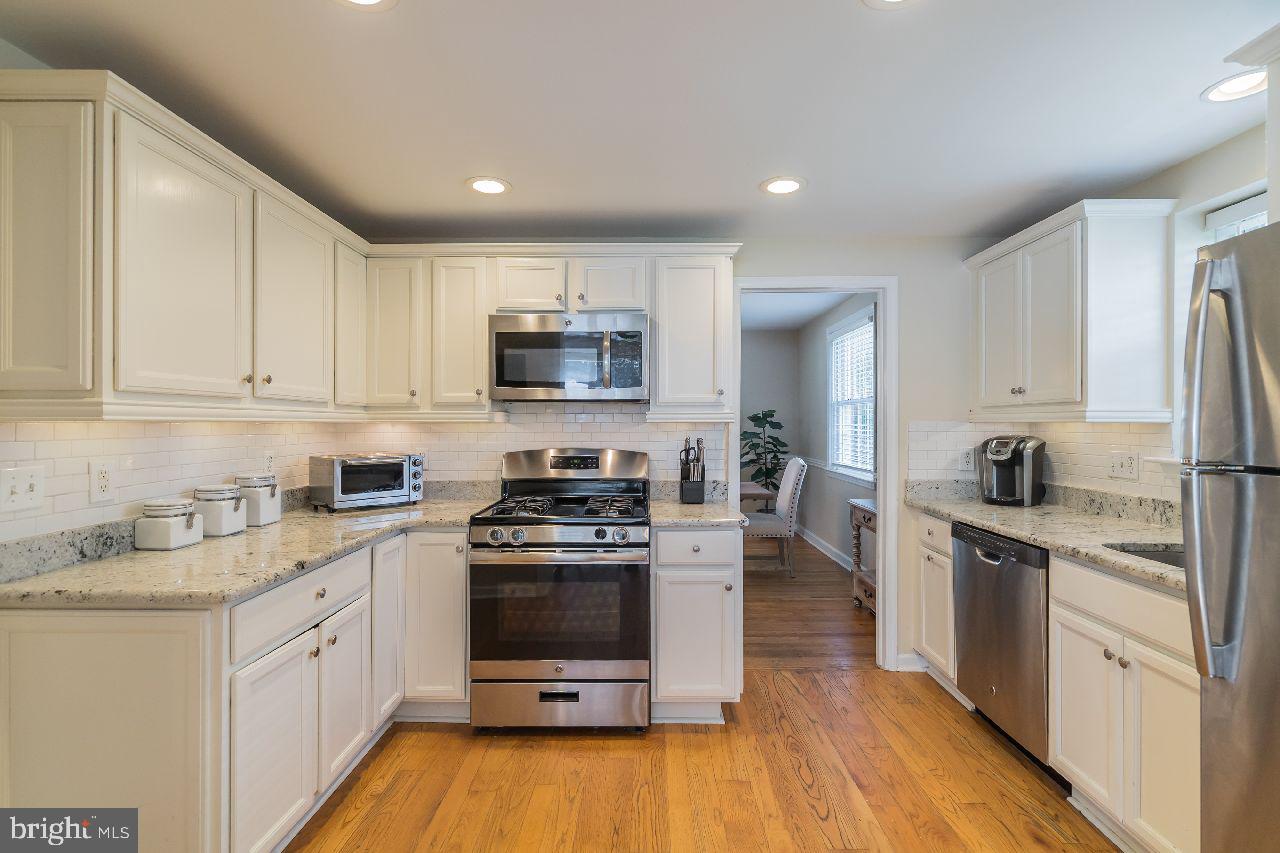 13 Raymond Road Broomall, PA 19008 - Photo 11 of 31 Stainless Steel Appliances