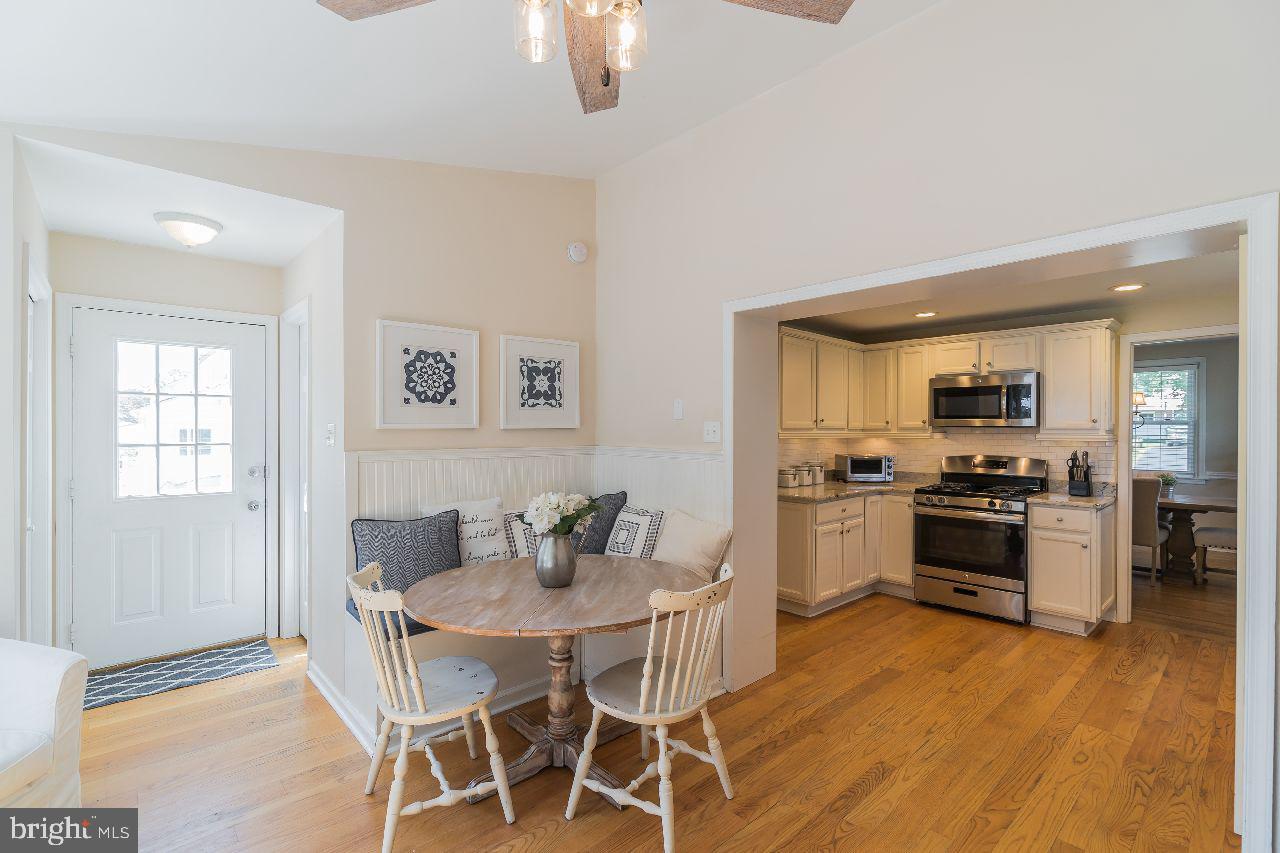 13 Raymond Road Broomall, PA 19008 - Photo 12 of 31 Cozy Kitchen Dining Room Area w/Built -In Bench