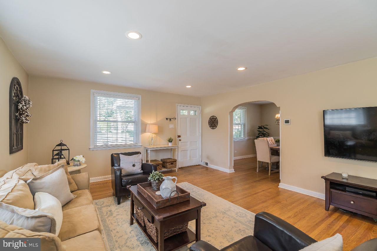 13 Raymond Road Broomall, PA 19008 - Photo 4 of 31 A Welcoming Well Sized Living Room Area