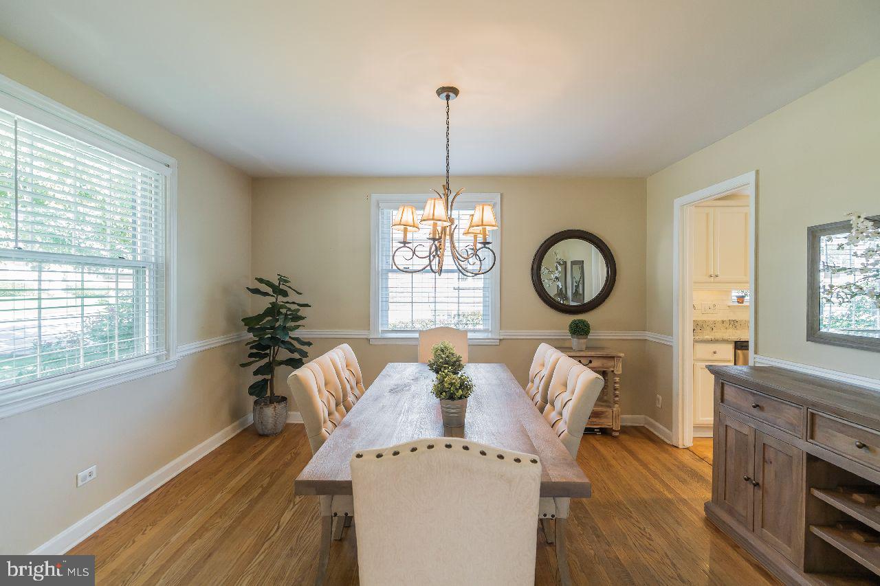 13 Raymond Road Broomall, PA 19008 - Photo 9 of 31 Lots of Natural Bright Light Throughout