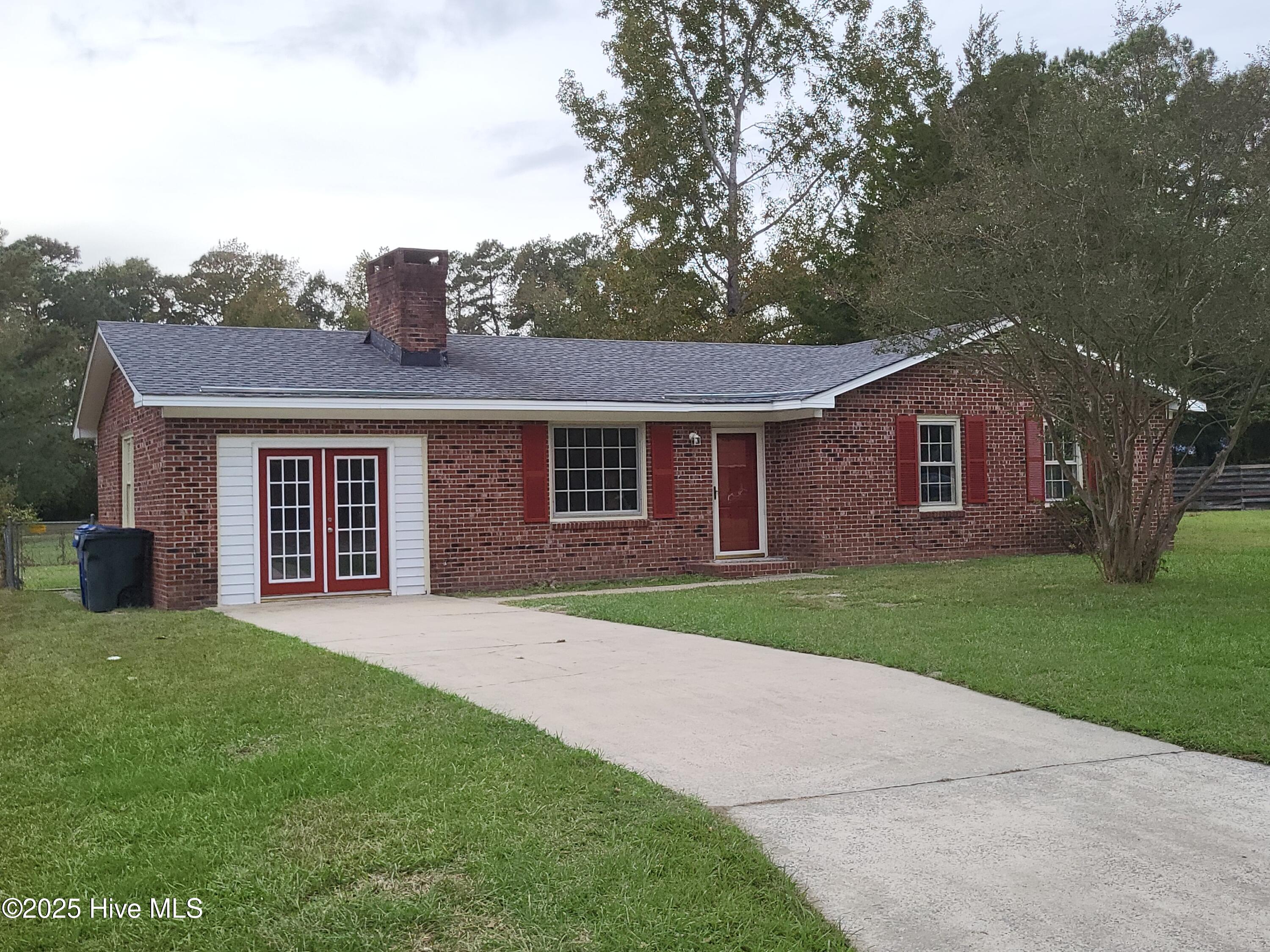 1304 Manchester Road Kinston, NC 28504 - Photo 5 of 27 04