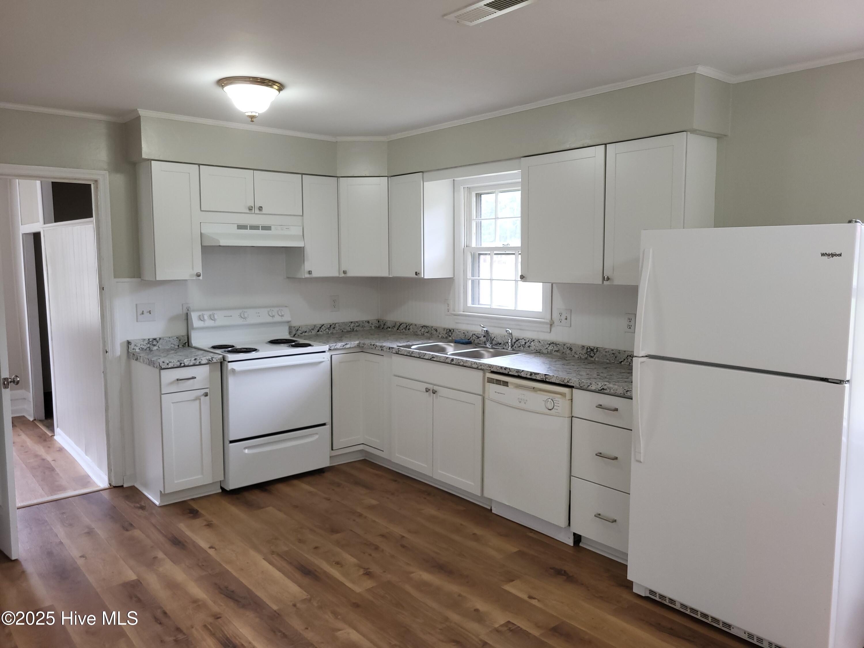 1304 Manchester Road Kinston, NC 28504 - Photo 9 of 27 08