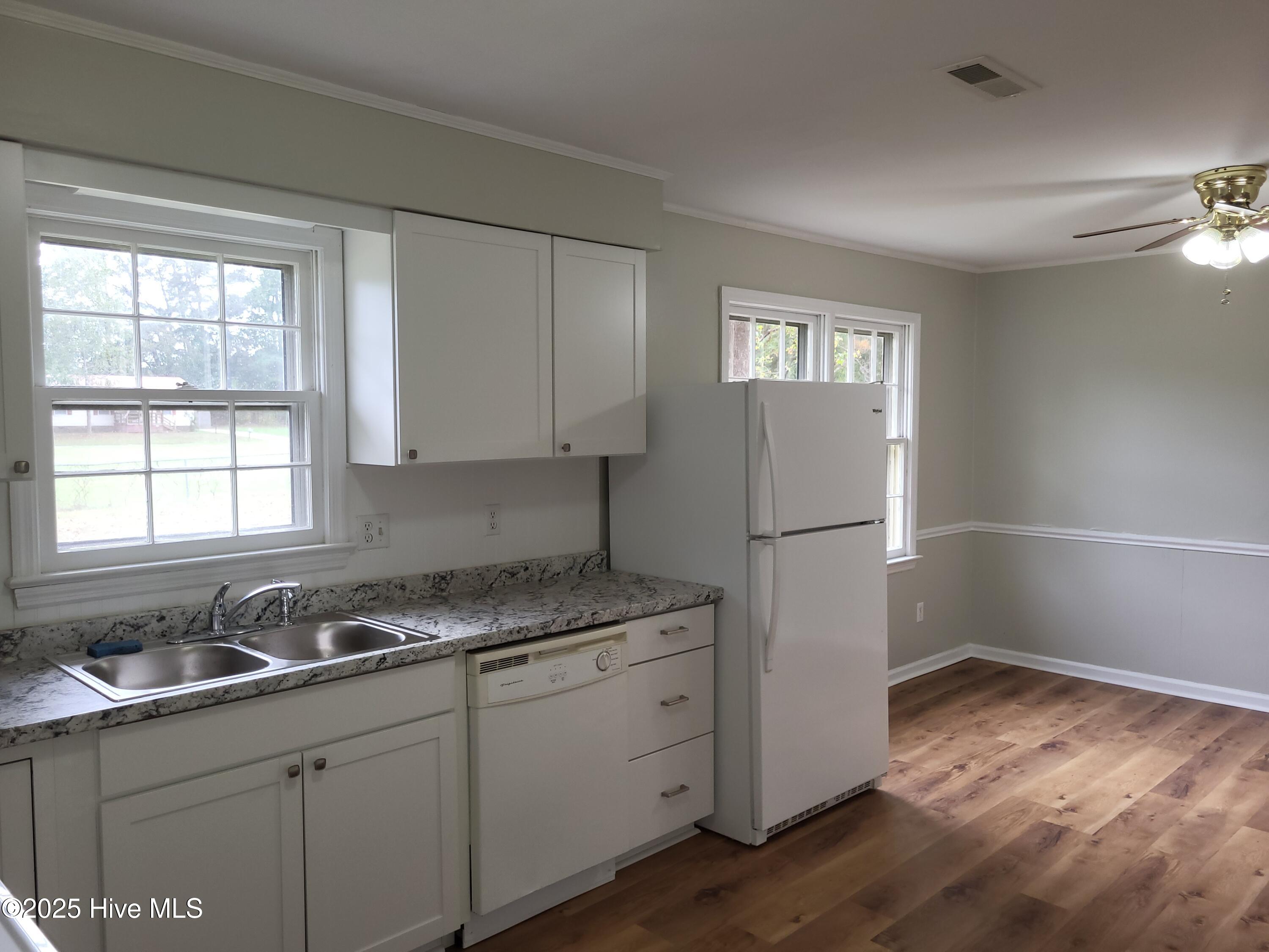 1304 Manchester Road Kinston, NC 28504 - Photo 10 of 27 09