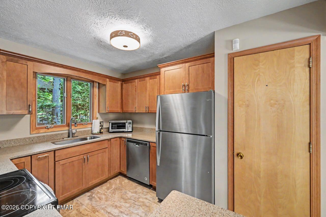1215 Deer Trail Road Pocono Pines, PA 18350 - Photo 11 of 32 Kitchen