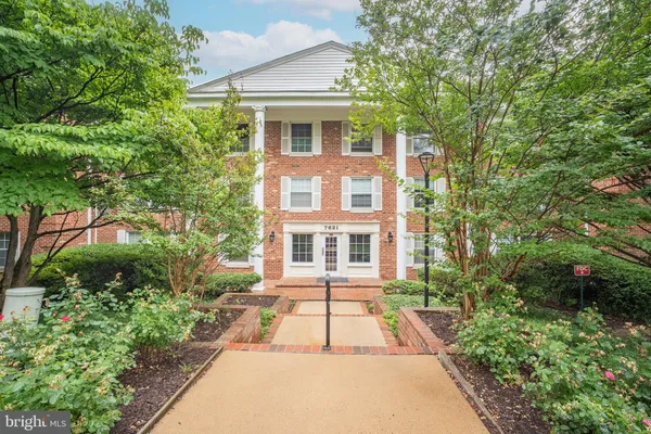$375,000 | 7621 Provincial Drive, Unit 211, McLean, VA 22102