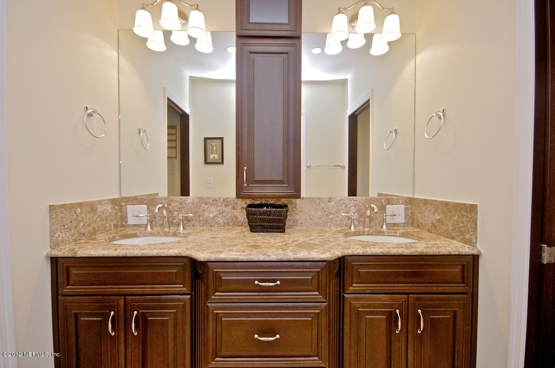 1546 Pershing Road Jacksonville, FL 32205 - Photo 15 of 23 Owners Bath (1)