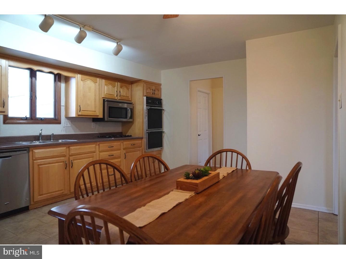 836 Hanford Road Fairless Hills, PA 19030 - Photo 8 of 25 Kitchen