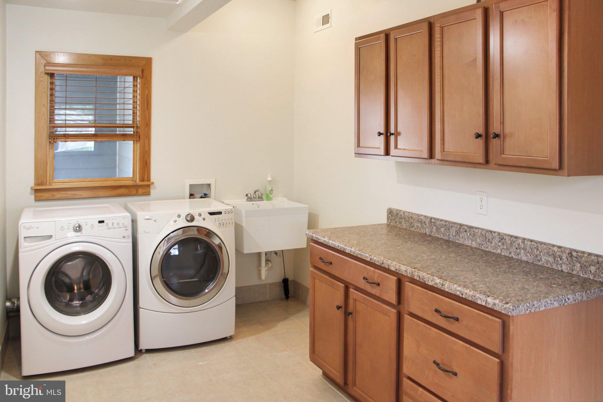 522 Unity Place Buckingham, VA 23921 - Photo 7 of 21 a utility room with dryer and washer