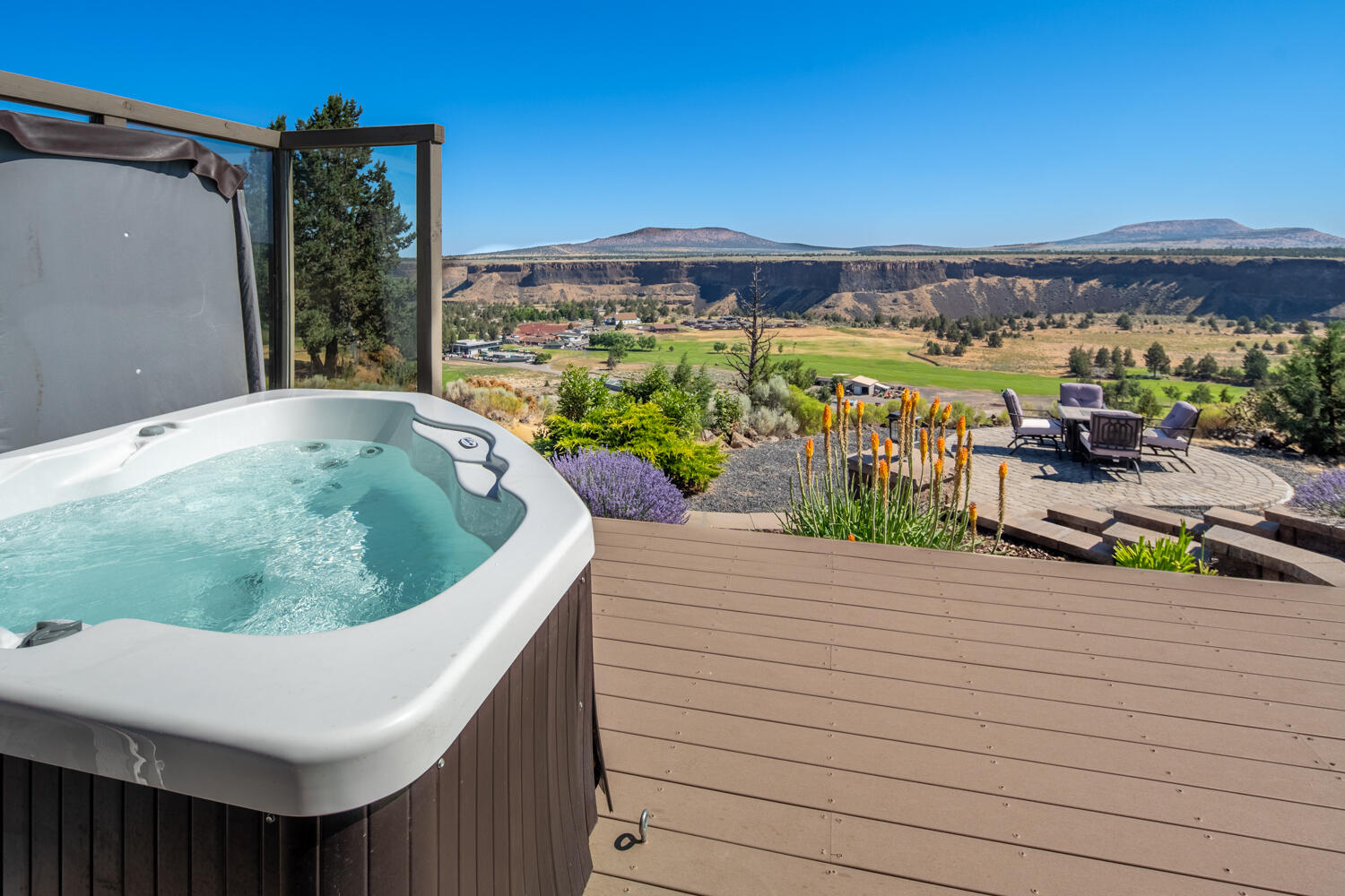 5532 Southwest Rim Road Terrebonne, OR 97760 - Photo 43 of 67 Hot Tub!!