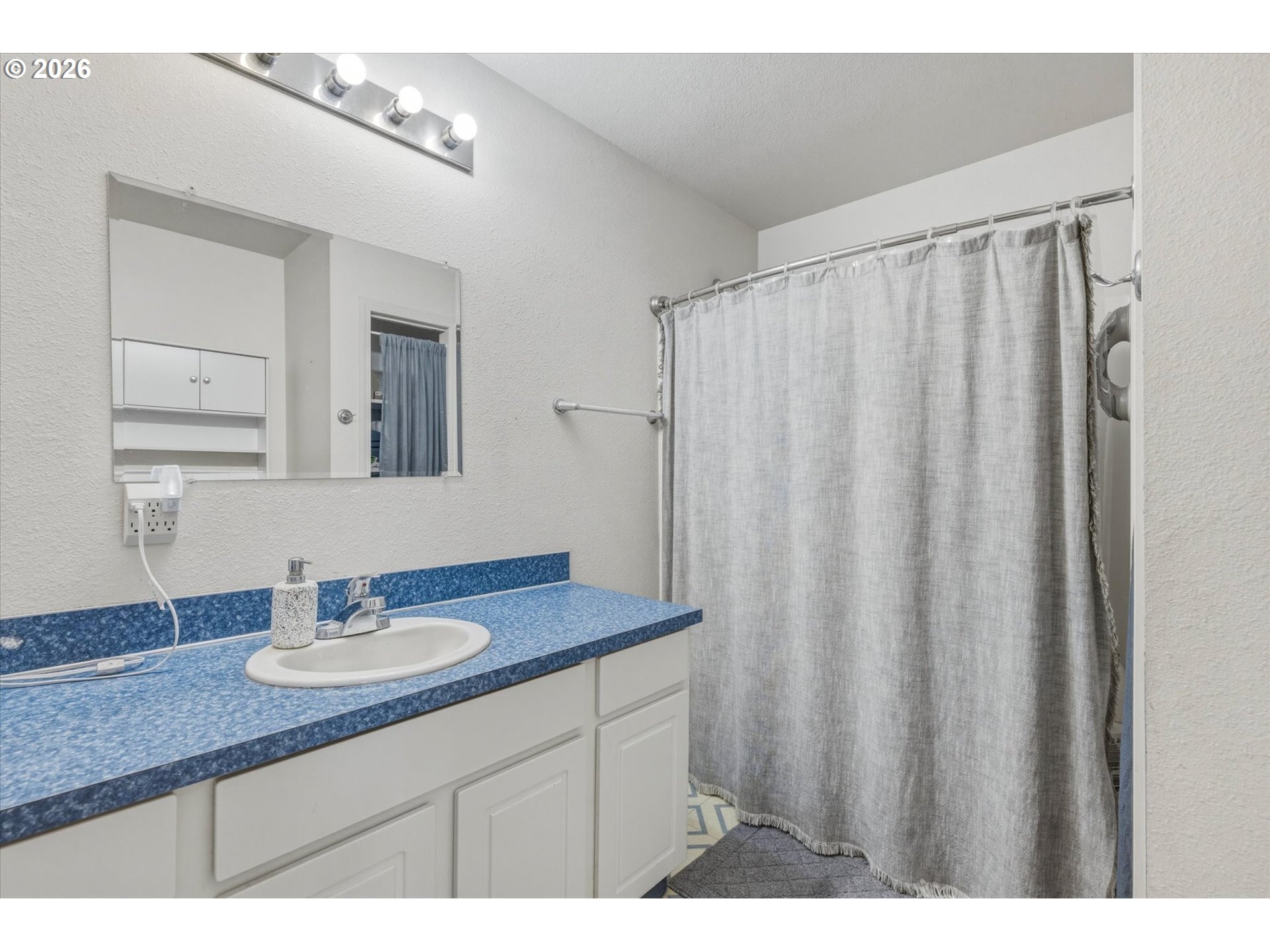 2928 Dover Street Longview, WA 98632 - Photo 21 of 40 Bathroom
