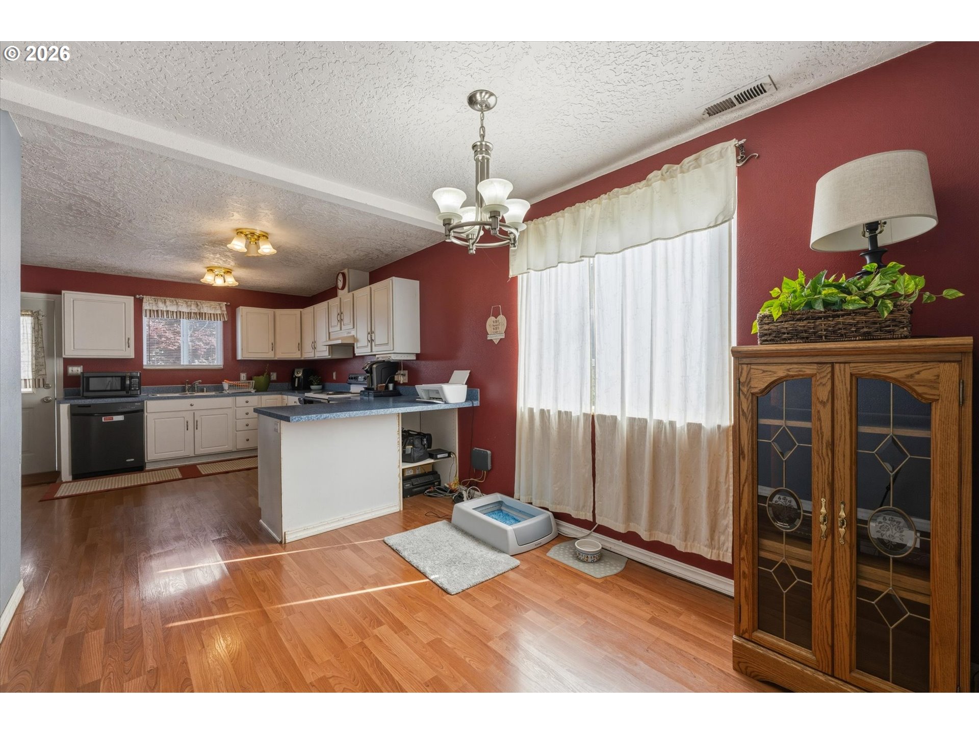 2928 Dover Street Longview, WA 98632 - Photo 9 of 40 Kitchen/Dining Room