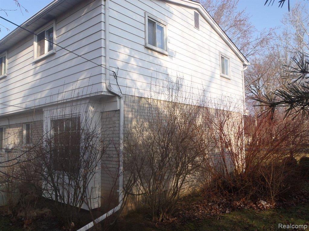 8431 Church Road Grosse Ile, MI 48138 - Photo 3 of 15 P3130111.JPG