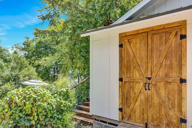 $1,550,000 | 2419 Trail Of The Madrones, Austin, TX 78746