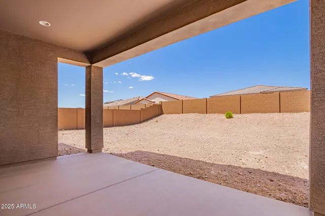 a view of back yard of the house