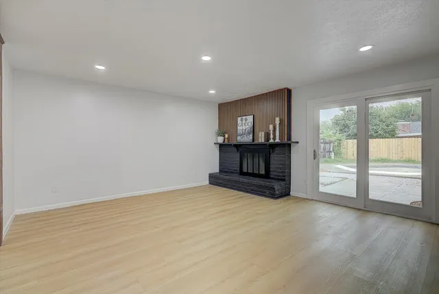 $2,400 | 15507 Sierra Valle Drive, Houston, TX 77083