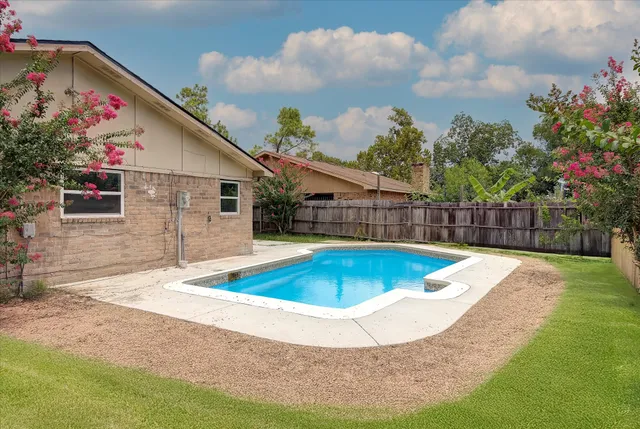 $2,400 | 15507 Sierra Valle Drive, Houston, TX 77083