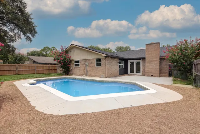 $2,400 | 15507 Sierra Valle Drive, Houston, TX 77083