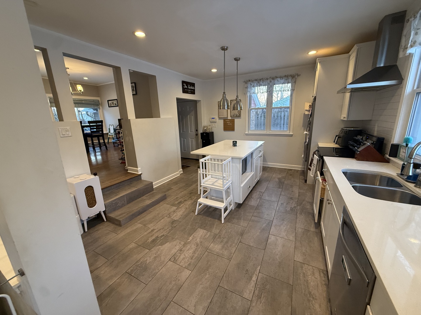 1044 Ellsworth Avenue Addison, IL 60101 - Photo 22 of 45 a room with gym equipment and large window