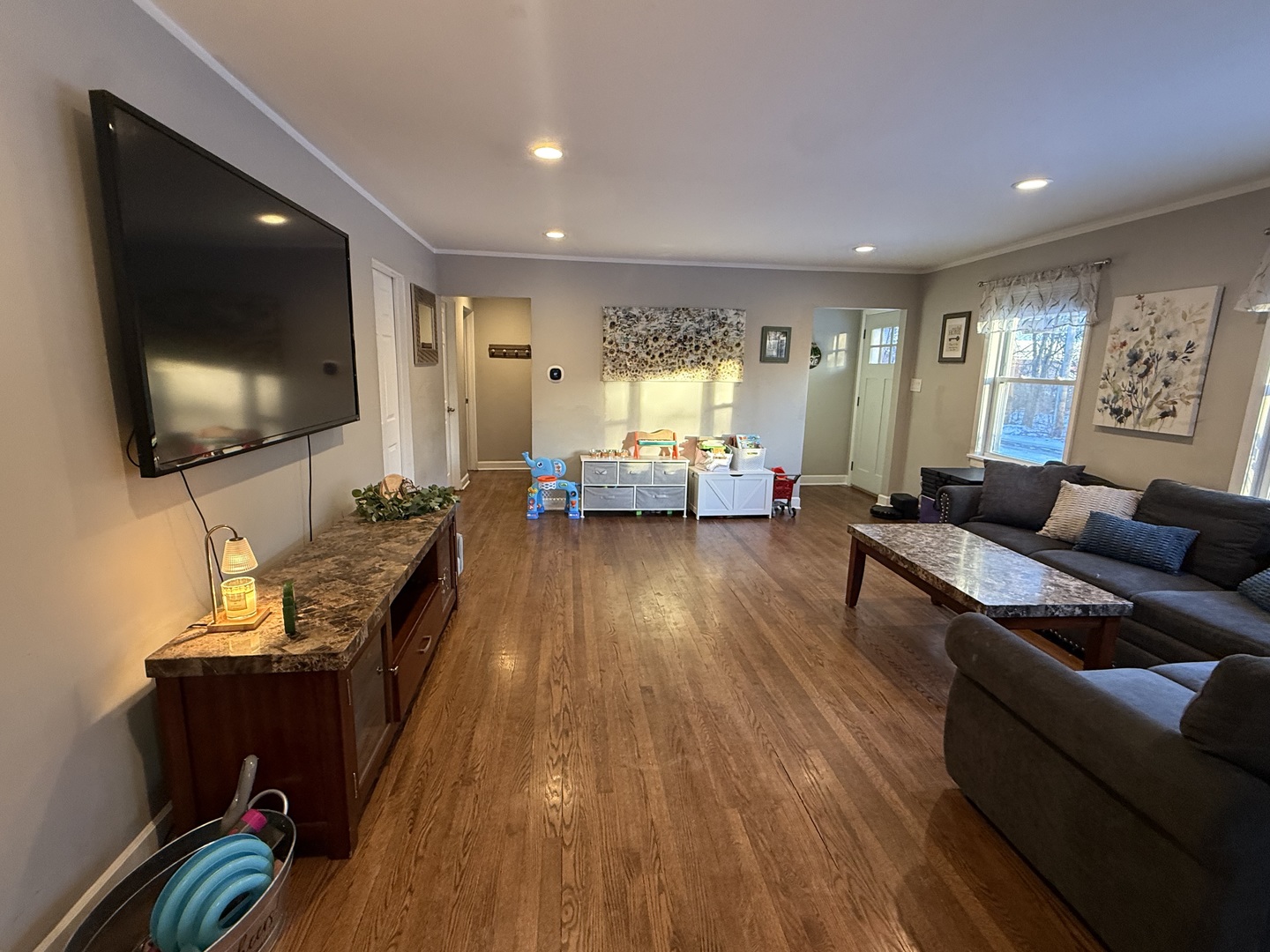 1044 Ellsworth Avenue Addison, IL 60101 - Photo 9 of 45 a living room with furniture and a flat screen tv
