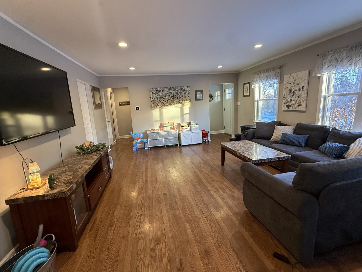 1044 Ellsworth Avenue Addison, IL 60101 - Photo 10 of 45 a living room with furniture and a flat screen tv
