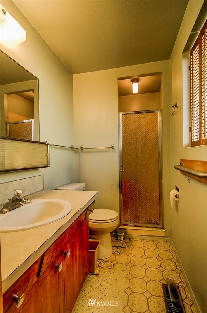 4914 South Roxbury Street Seattle, WA 98118 - Photo 6 of 18