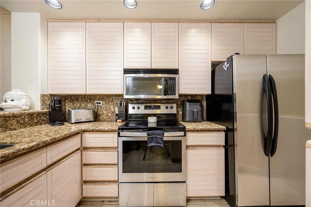 2253 Martin, Unit 215 Irvine, CA 92612 - Photo 4 of 21