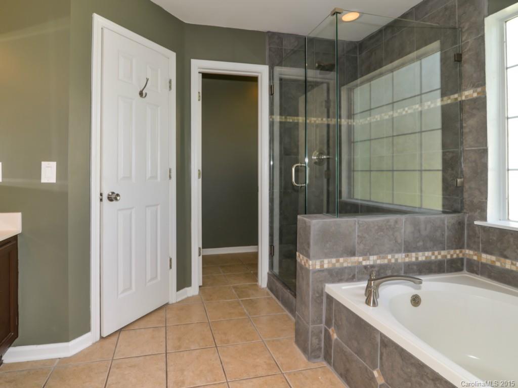 11325 Clayford Ridge Charlotte, NC 28215 - Photo 12 of 24