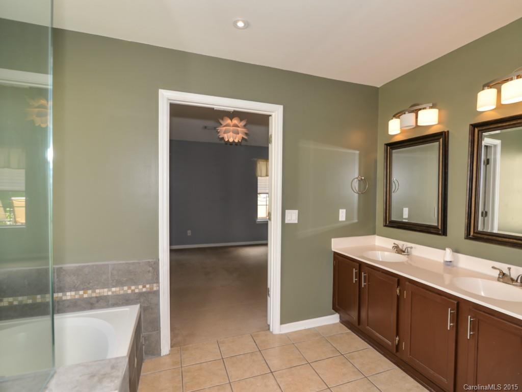 11325 Clayford Ridge Charlotte, NC 28215 - Photo 13 of 24