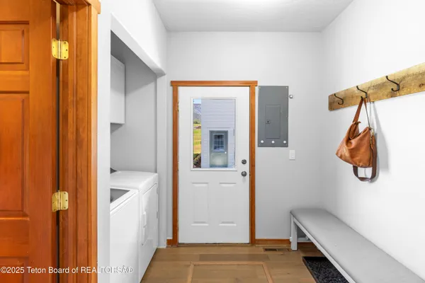 $1,199,000 | 92 Ashley Drive, Alpine, WY 83128