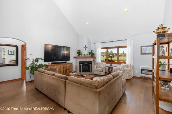 $1,199,000 | 92 Ashley Drive, Alpine, WY 83128