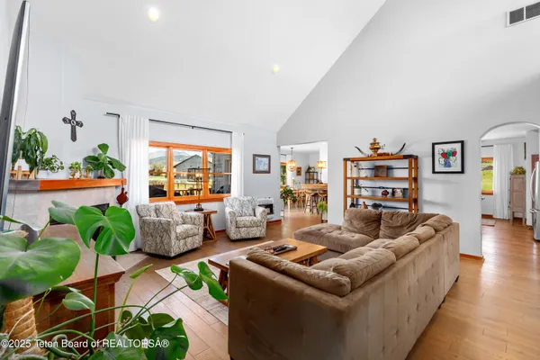 $1,199,000 | 92 Ashley Drive, Alpine, WY 83128