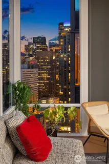 $1,299,950 | 121 Stewart Street, Unit 2501, Seattle, WA 98101