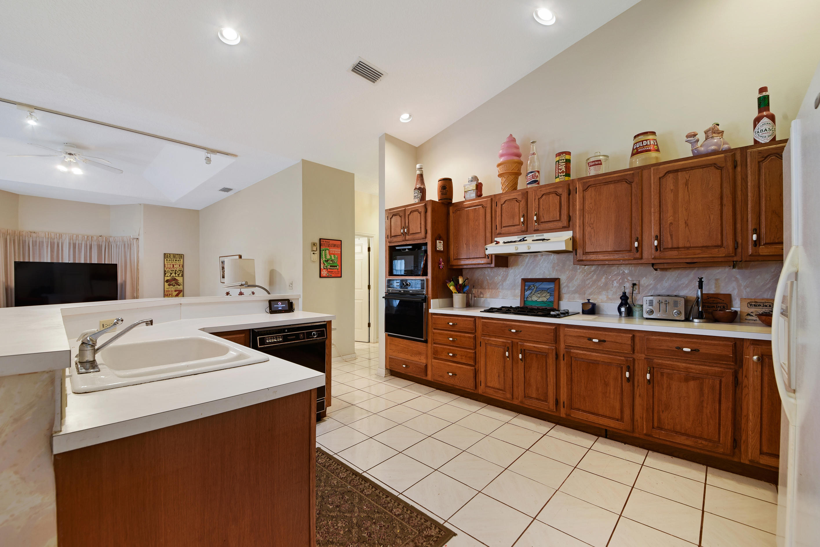4292 Fox Trace Road Boynton Beach, FL 33436 - Photo 3 of 17 07