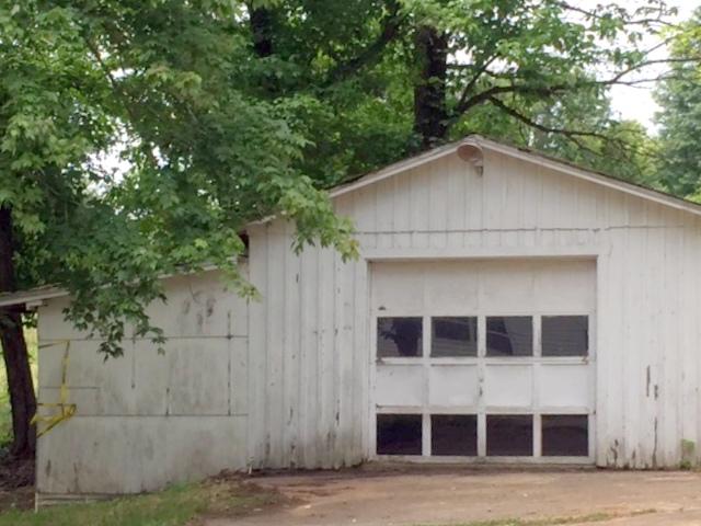 1546 Blockhouse Road Maryville, TN 37803 - Photo 5 of 10 garage