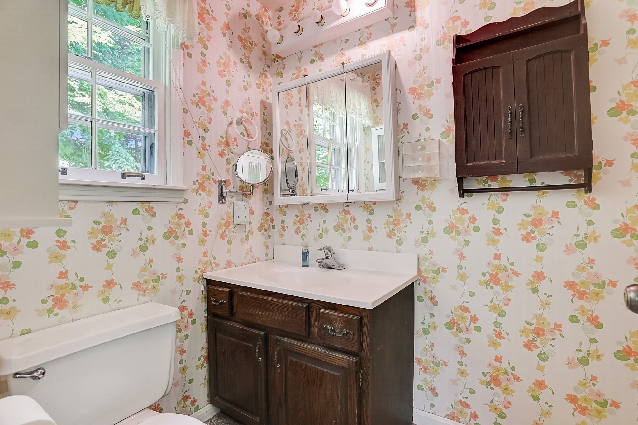 112 Lee Road Dickson, TN 37055 - Photo 13 of 29 a bathroom with a sink a toilet and a shower