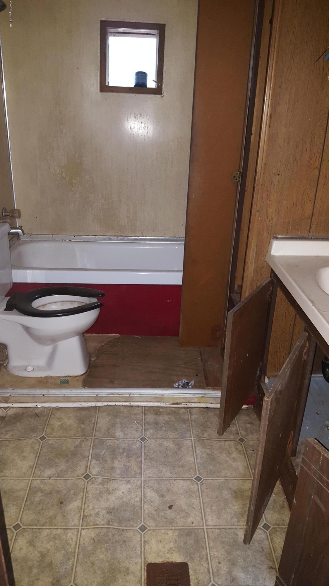250 Nevin Road Newfoundland, PA 18445 - Photo 16 of 32 a bathroom with a toilet and a shower