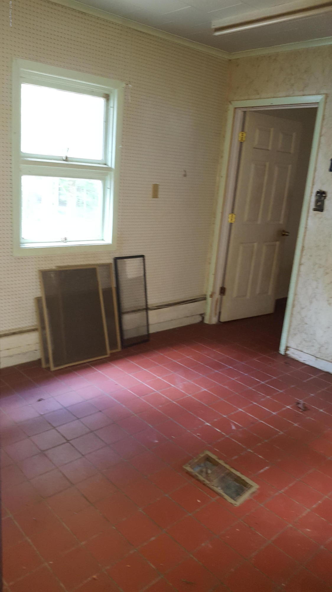 250 Nevin Road Newfoundland, PA 18445 - Photo 19 of 32 an empty room with windows