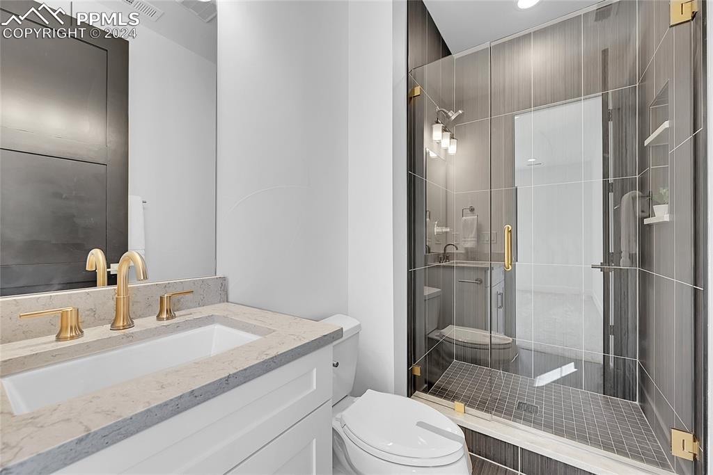 5549 Remuda Ranch Parkway Sedalia, CO 80135 - Photo 28 of 39 a bathroom with a sink a toilet and shower